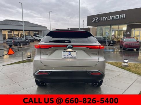 Used 2022 Toyota Venza Limited image 15