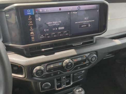 Used 2024 Jeep Wrangler Unlimited Sport AWD/4WD image 19