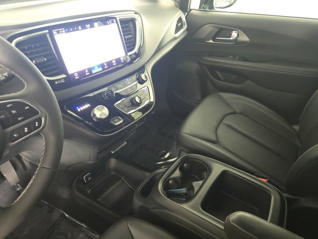 Used 2026 Chrysler Pacifica Select FWD image 26