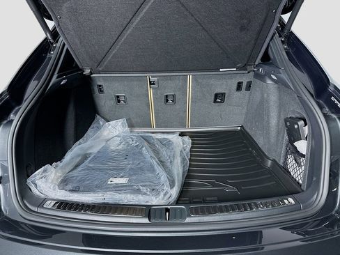 Used 2025 Porsche Macan image 27
