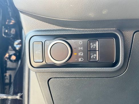 Used 2025 Ford Explorer Active RWD image 15