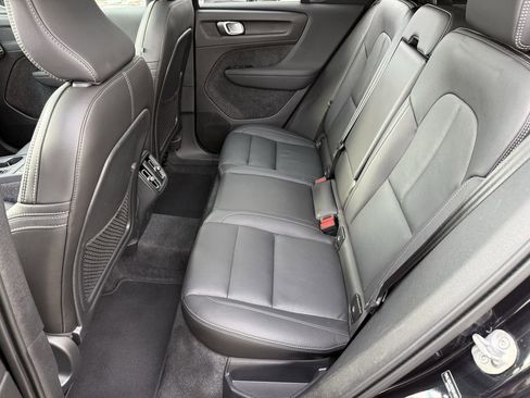 Certified 2025 Volvo XC40 B5 Core image 11