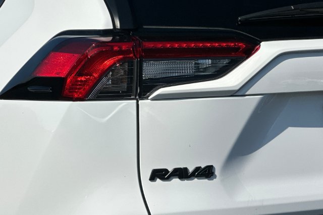 Used 2025 Toyota RAV4 XLE FWD image 31