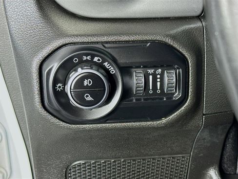 Used 2021 Jeep Gladiator Willys image 11