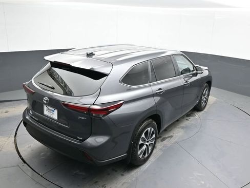 Used 2025 Toyota Highlander XLE AWD/4WD image 40