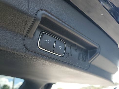 Used 2022 Ford Explorer XLT w/ Equipment Group 202A image 27