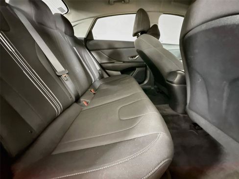 Used 2022 Hyundai Elantra SEL FWD image 11