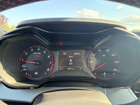 Used 2024 Chevrolet Trax RS w/ Sunroof Package FWD image 41