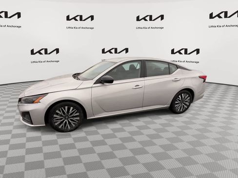 Used 2024 Nissan Altima 2.5 SV FWD image 4