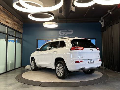 Used 2016 Jeep Cherokee Overland AWD/4WD image 5