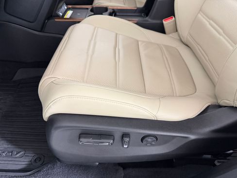 Used 2022 Honda CR-V Touring image 11