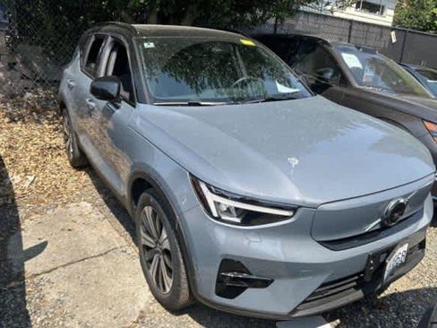 Used 2023 Volvo XC40 Recharge Plus w/ Protection Package Premier AWD/4WD image 5