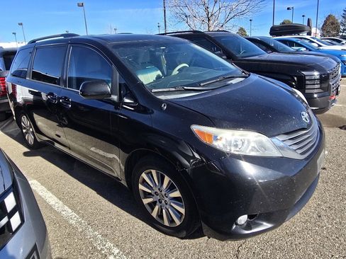 Used 2014 Toyota Sienna XLE image 14