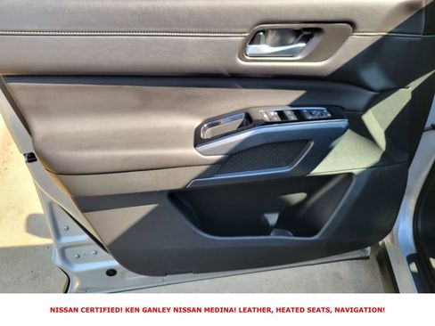 Certified 2025 Nissan Pathfinder SL image 38