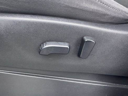 Used 2022 Nissan Frontier SV w/ Technology Package image 19