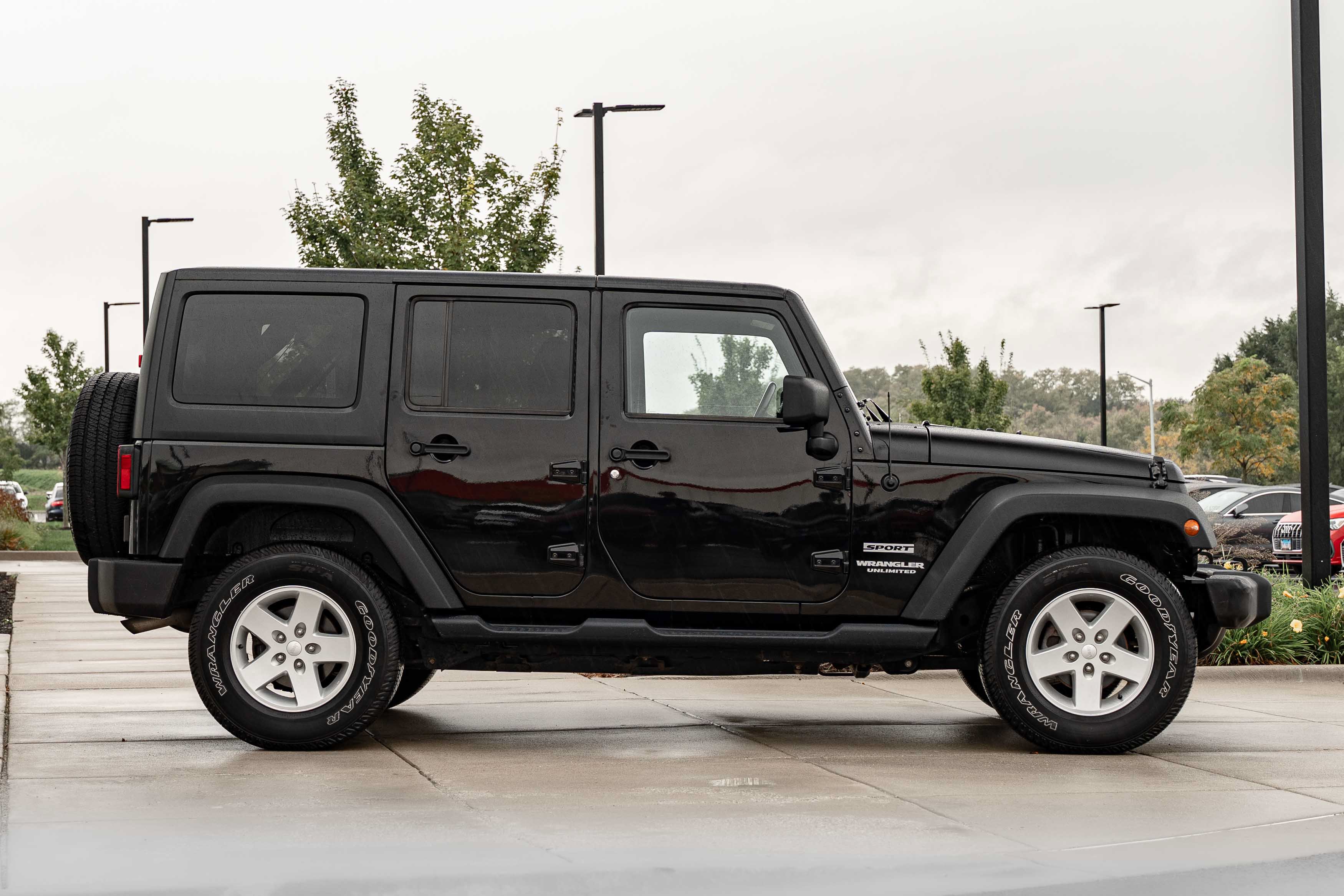 Used 2017 Jeep Wrangler Unlimited Sport w/ Quick Order Package 24S AWD/4WD image 3