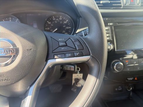 Used 2020 Nissan Rogue Sport S image 18