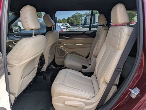 Used 2023 Jeep Grand Cherokee L Limited w/ Luxury Tech Group II RWD image 17