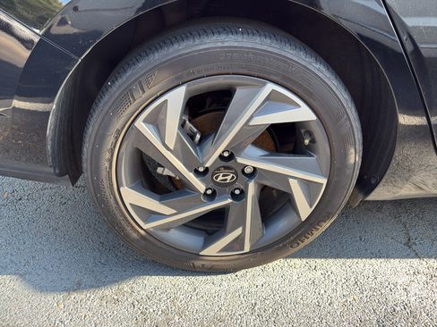 Used 2024 Hyundai Elantra SEL w/ Convenience Package FWD image 5