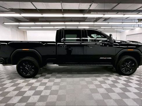 Used 2025 GMC Sierra 2500 AT4 w/ AT4 Premium Plus Package AWD/4WD image 16