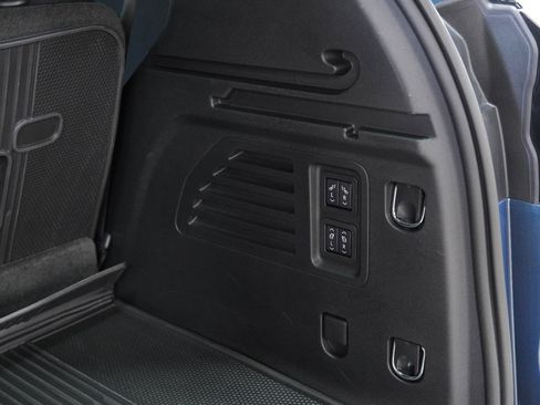 Used 2026 GMC Acadia Denali Ultimate w/ LPO, Floor Liner Package AWD/4WD image 17