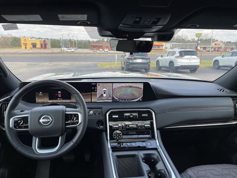 Certified 2025 Nissan Armada Platinum Reserve image 12