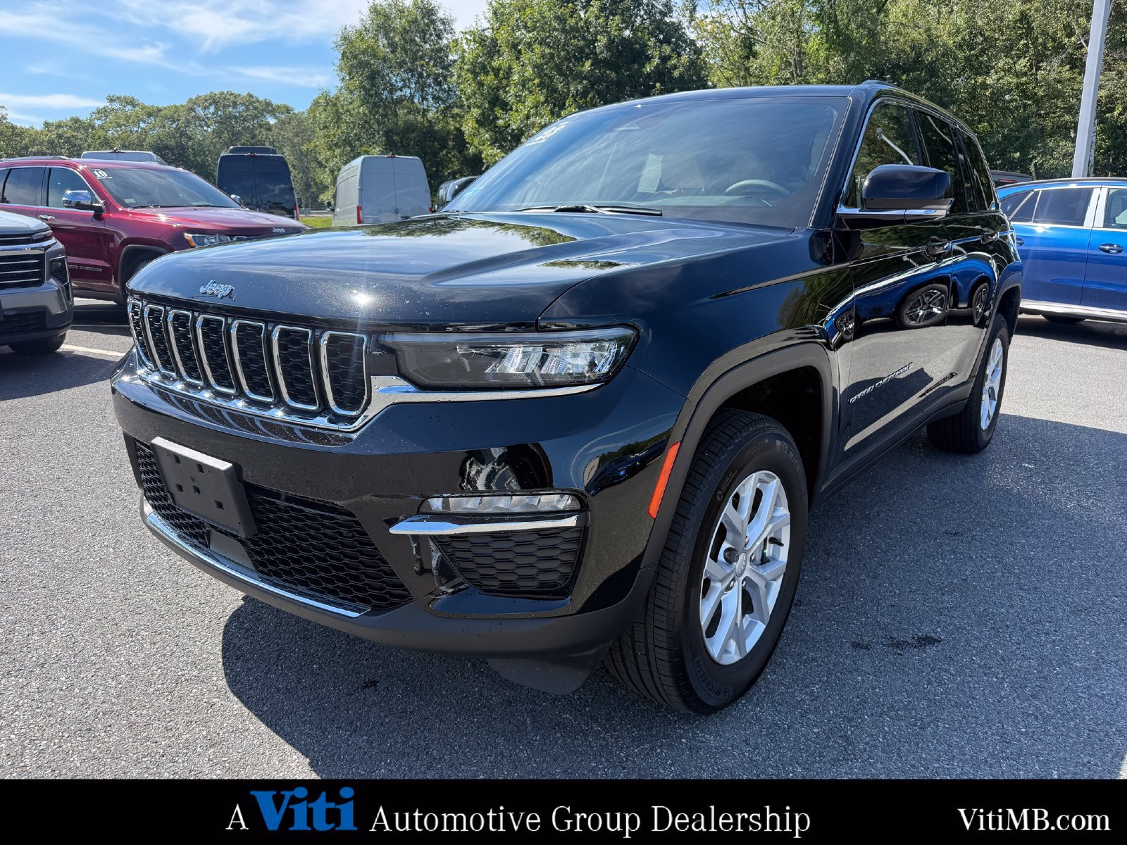 Used 2023 Jeep Grand Cherokee Limited AWD/4WD image 4