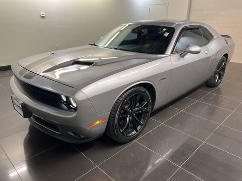 Used 2016 Dodge Challenger SXT w/ Blacktop Package image 3