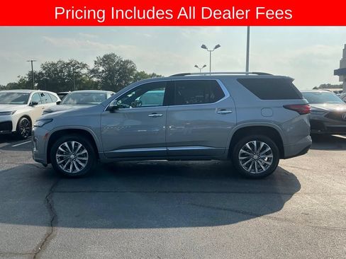 Used 2023 Chevrolet Traverse Premier FWD image 2