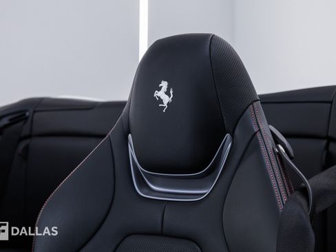 Used 2020 Ferrari Portofino RWD image 19