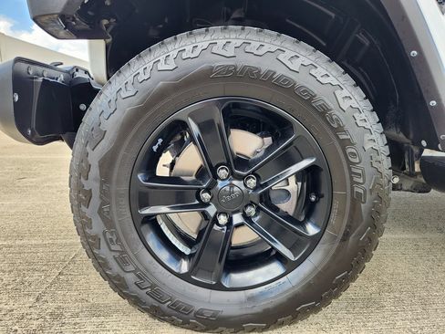 Used 2021 Jeep Wrangler Unlimited Sahara AWD/4WD image 18