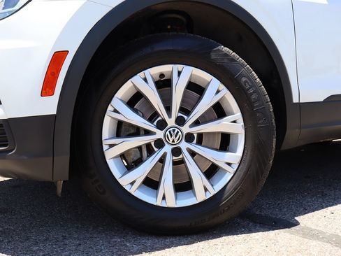 Used 2019 Volkswagen Tiguan SE w/ Panoramic Sunroof Package AWD/4WD image 5