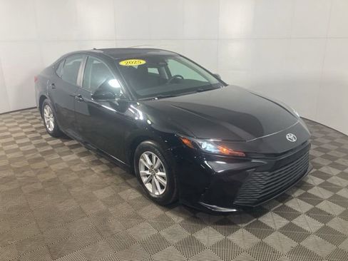 Used 2025 Toyota Camry LE image 2