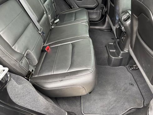 Used 2021 Jeep Wrangler Unlimited Sahara w/ Uconnect 4C Nav & Sound Group AWD/4WD image 18