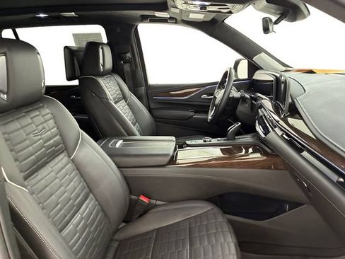 Used 2024 Cadillac Escalade ESV Sport Platinum w/ LPO, ONYX Package AWD/4WD image 14
