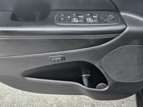 Used 2015 Jeep Grand Cherokee Limited w/ Luxury Group II image 16