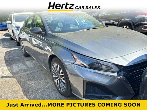 Used 2025 Nissan Altima 2.5 SV image 1