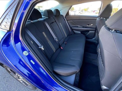 Used 2025 Hyundai Elantra SEL image 25