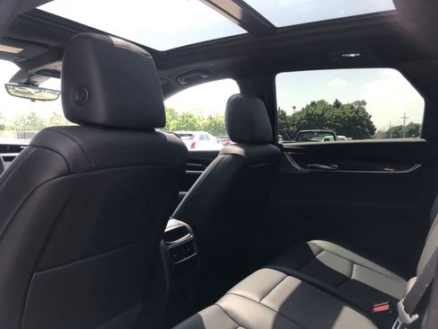 Used 2023 Cadillac XT5 Premium Luxury w/ Technology Package AWD/4WD image 6