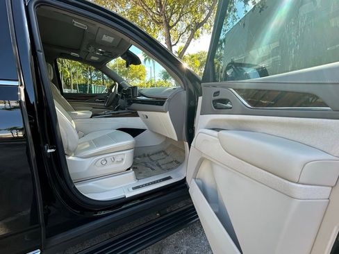 Used 2024 Cadillac Escalade Premium Luxury Platinum image 41