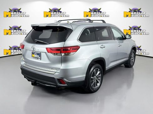 Used 2019 Toyota Highlander XLE AWD/4WD image 5