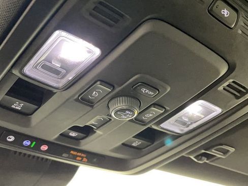 New 2025 Chevrolet Suburban Premier image 24