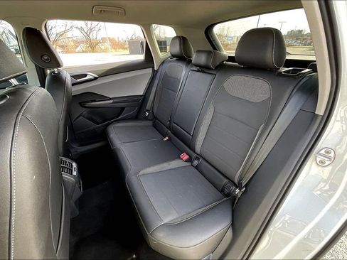 Used 2024 Volkswagen Taos SE image 28