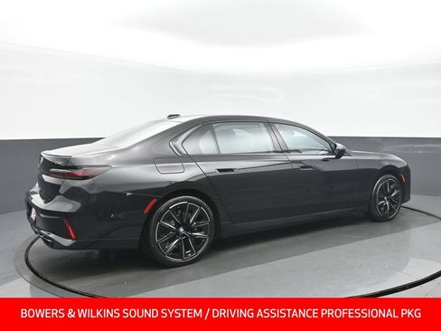 Used 2023 BMW 760i xDrive w/ Luxury Rear Seating Package AWD/4WD image 3