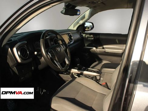 Used 2021 Toyota Tacoma SR5 AWD/4WD image 13