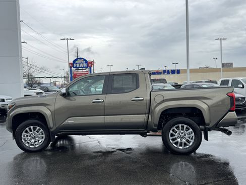 Used 2025 Toyota Tacoma Limited AWD/4WD image 15