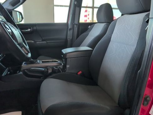 Used 2023 Toyota Tacoma TRD Off-Road image 15