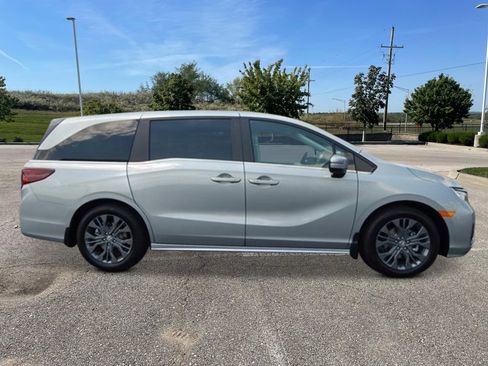 New 2026 Honda Odyssey Touring image 6