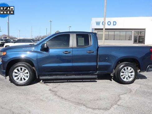 Used 2020 Chevrolet Silverado 1500 Custom w/ Custom Value Package image 3