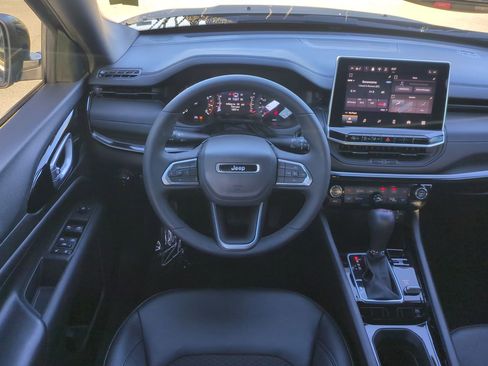 Certified 2025 Jeep Compass Latitude w/ Convenience Group image 15